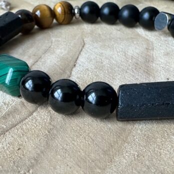 Amulet z Malachitem, Tygrysim Okiem i Onyksem „TruthShield”” szczęśliwa wygrana w sądzie