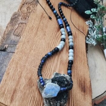 Długi naszyjnik z surowym Labradorytem i Lapis Lazuli “Angelos” twórcza kreacja, jasne wizje