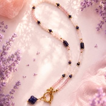 Amour de Soi – Ma Propre Voie | naszyjnik z kwarcu różowego i lapis lazuli