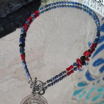 Naszyjnik z Lapis lazuli, Korala i Turmalinu „Kailani I” przemiana duchowa i odwaga serca