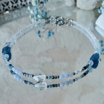 Naszyjnik choker z Akwamarynu, Chalcedonu i Kyanitu „Rumi” otulona spokojem