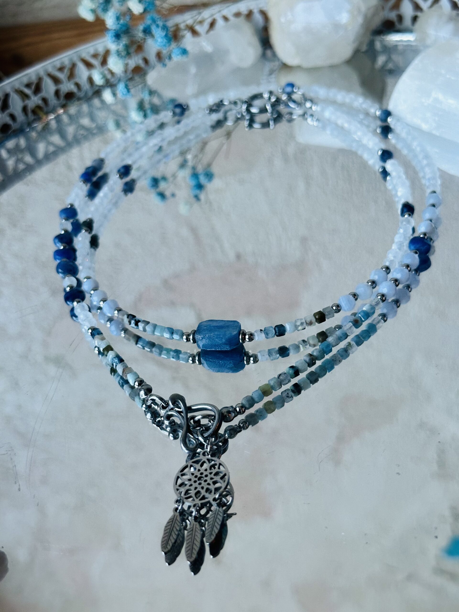 Read more about the article Zdrowa tarczyca – Czakra gardła, a kamienie naturalne.