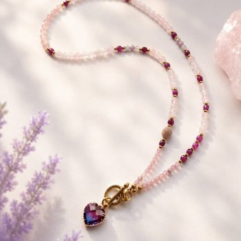 Amour de Soi – L’Amour en Moi | naszyjnik z kwarcu różowego, rubinu i różowego turmalinu