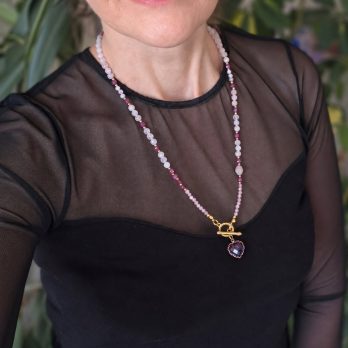 Amour de Soi – L’Amour en Moi | naszyjnik z kwarcu różowego, rubinu i różowego turmalinu
